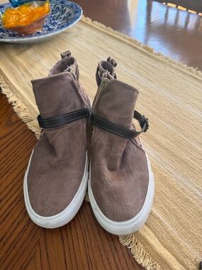 Women’s High-Top Casual Sneakers in Brown